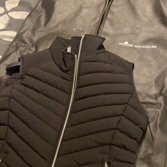 Mooseknuckles best size large women’s - Picture 8 of 8